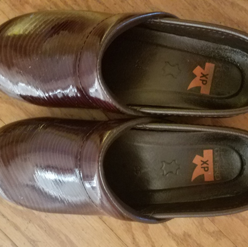 Danskos brown size 36 xp scrub shoes!